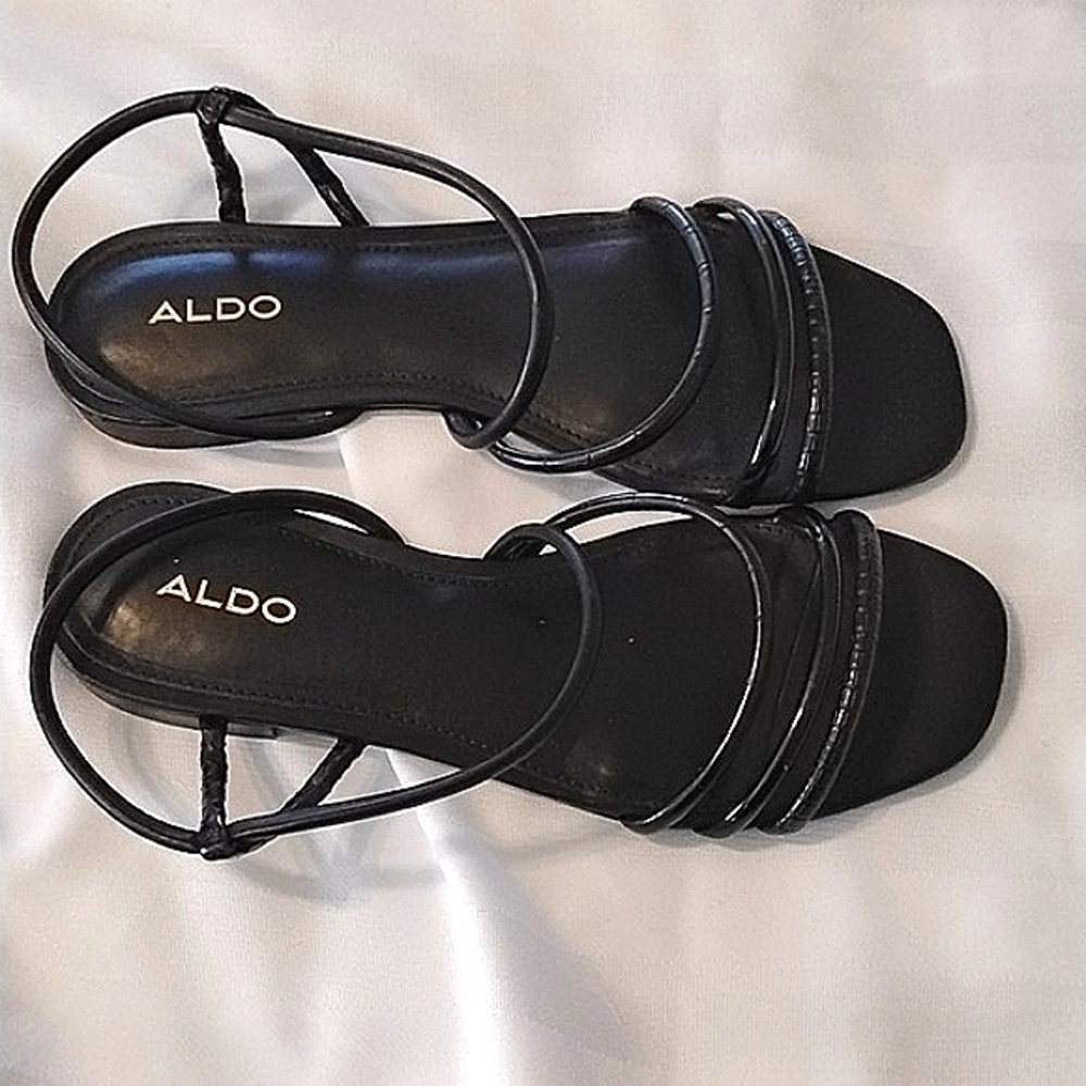 Aldo Black Strappy Flat Board Sandals Sleek Design, Size: 7, NWT - Picture 5 of 7